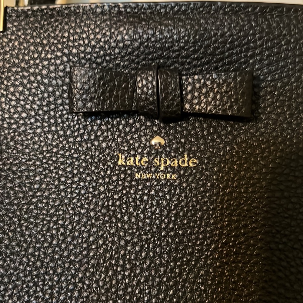 Kate Spade Black Pebbled Leather Tote. - Picture 2 of 10